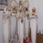 Descubre la magia de los pesebres estilizados para Navidad: ¡Belenes de porcelana, metal y raku!